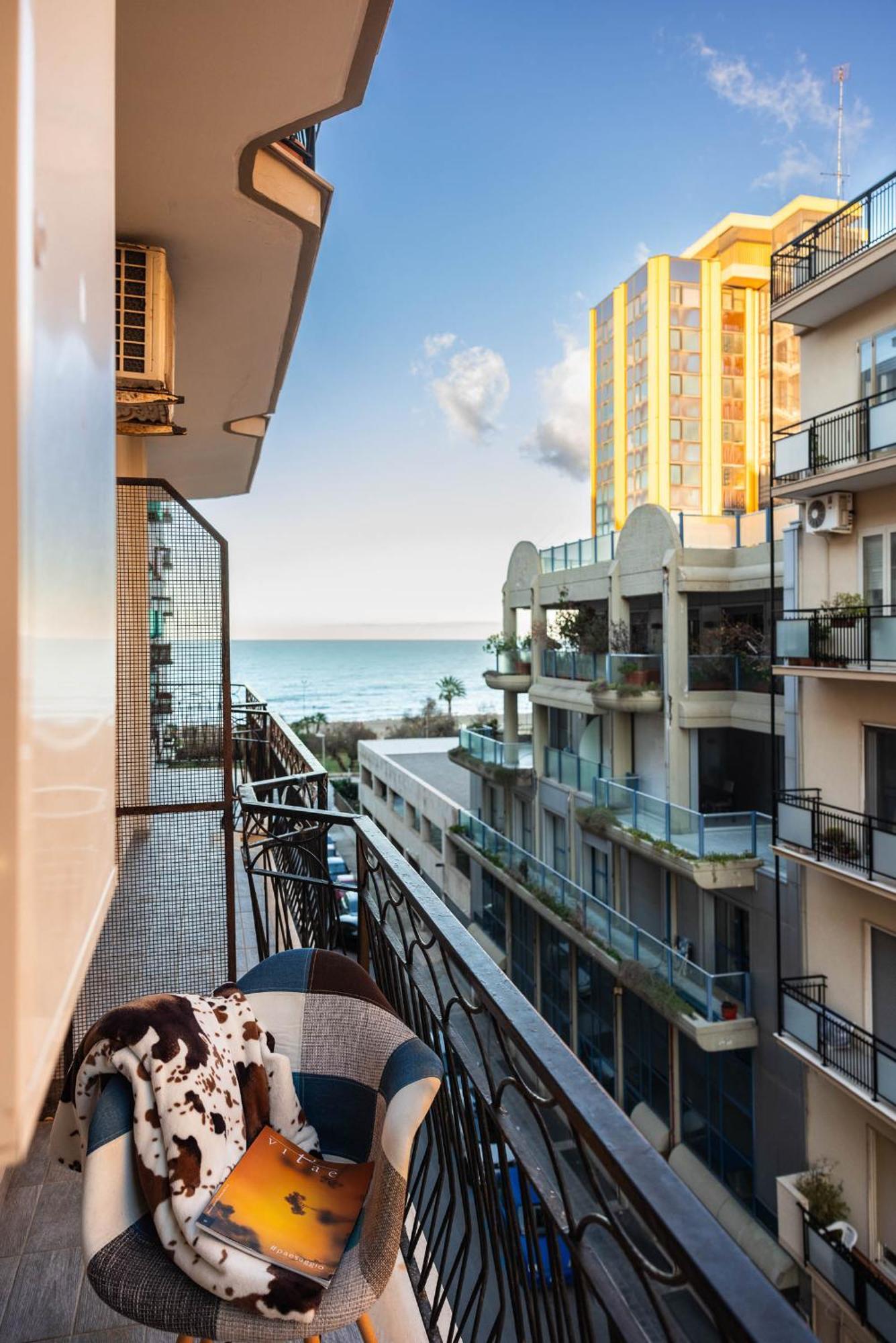 Casa Dei Visionari - Mare Apartment Bari Exterior photo