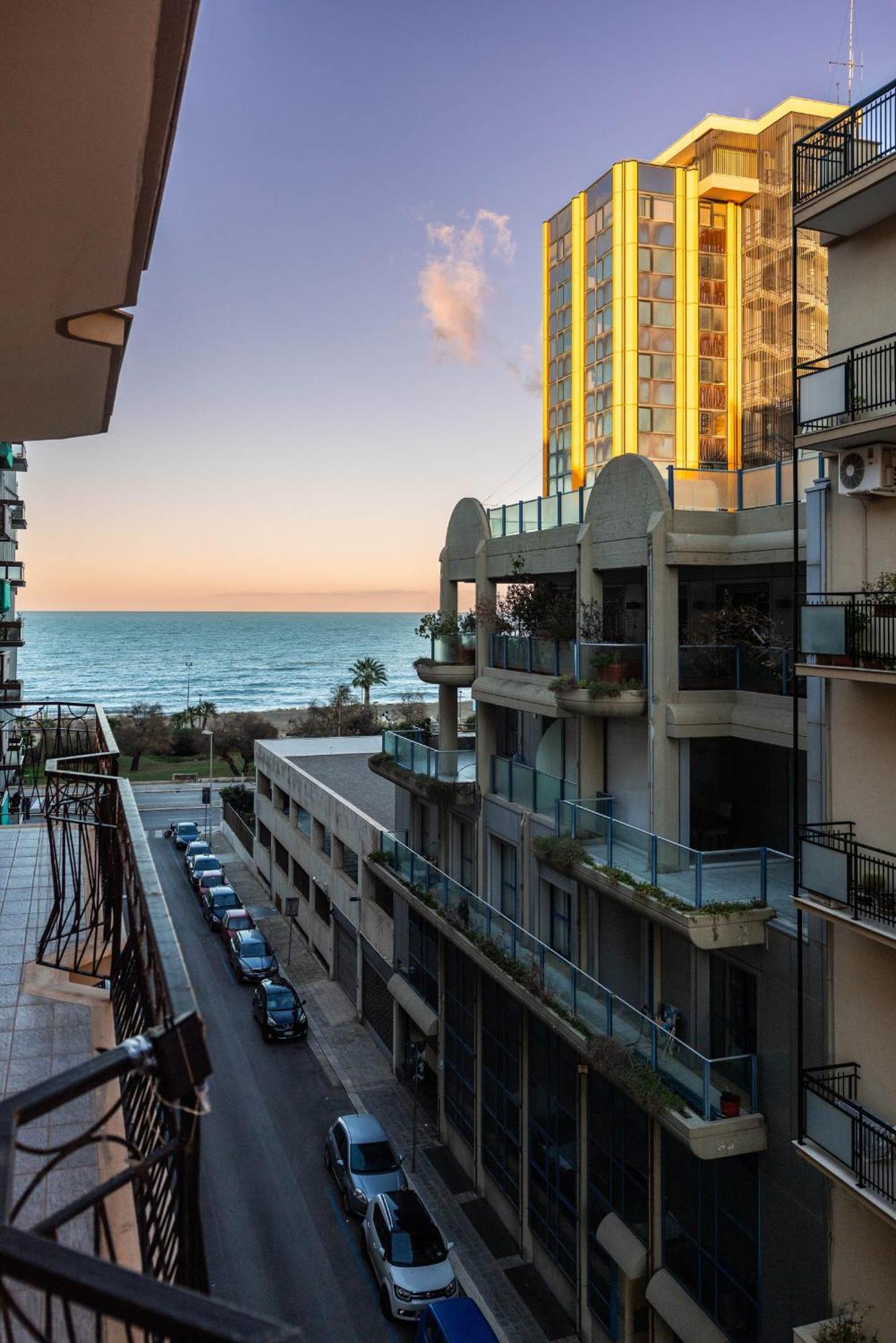 Casa Dei Visionari - Mare Apartment Bari Exterior photo